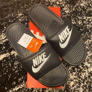 NIKE Men’s Black Slides